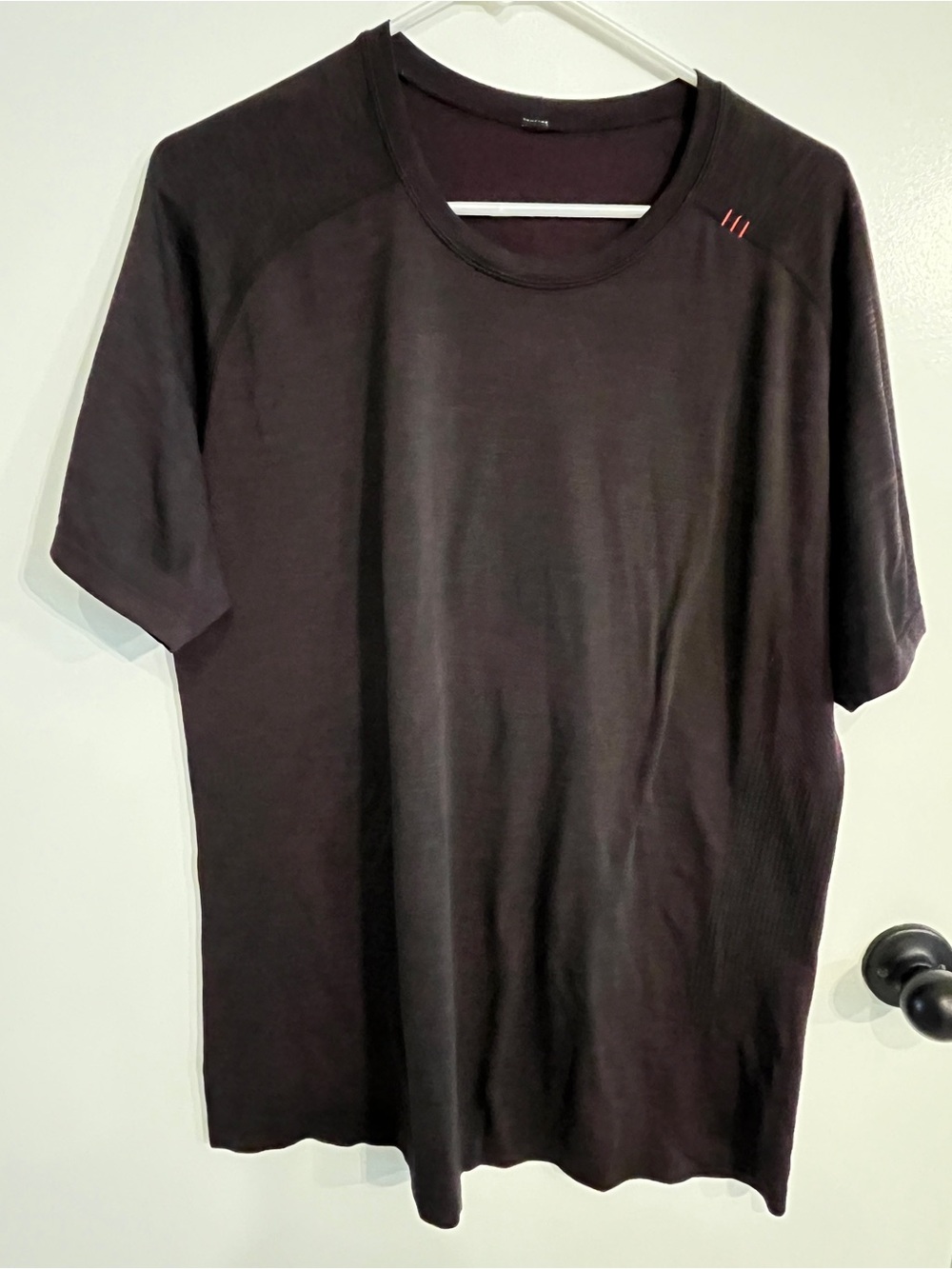 Men’s size XL lululemon short sleeve shirt